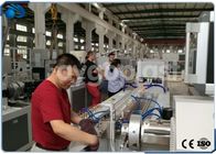 Chaîne de production en plastique automatique de profil machine 40-200kg/h d'extrusion de profil de PVC